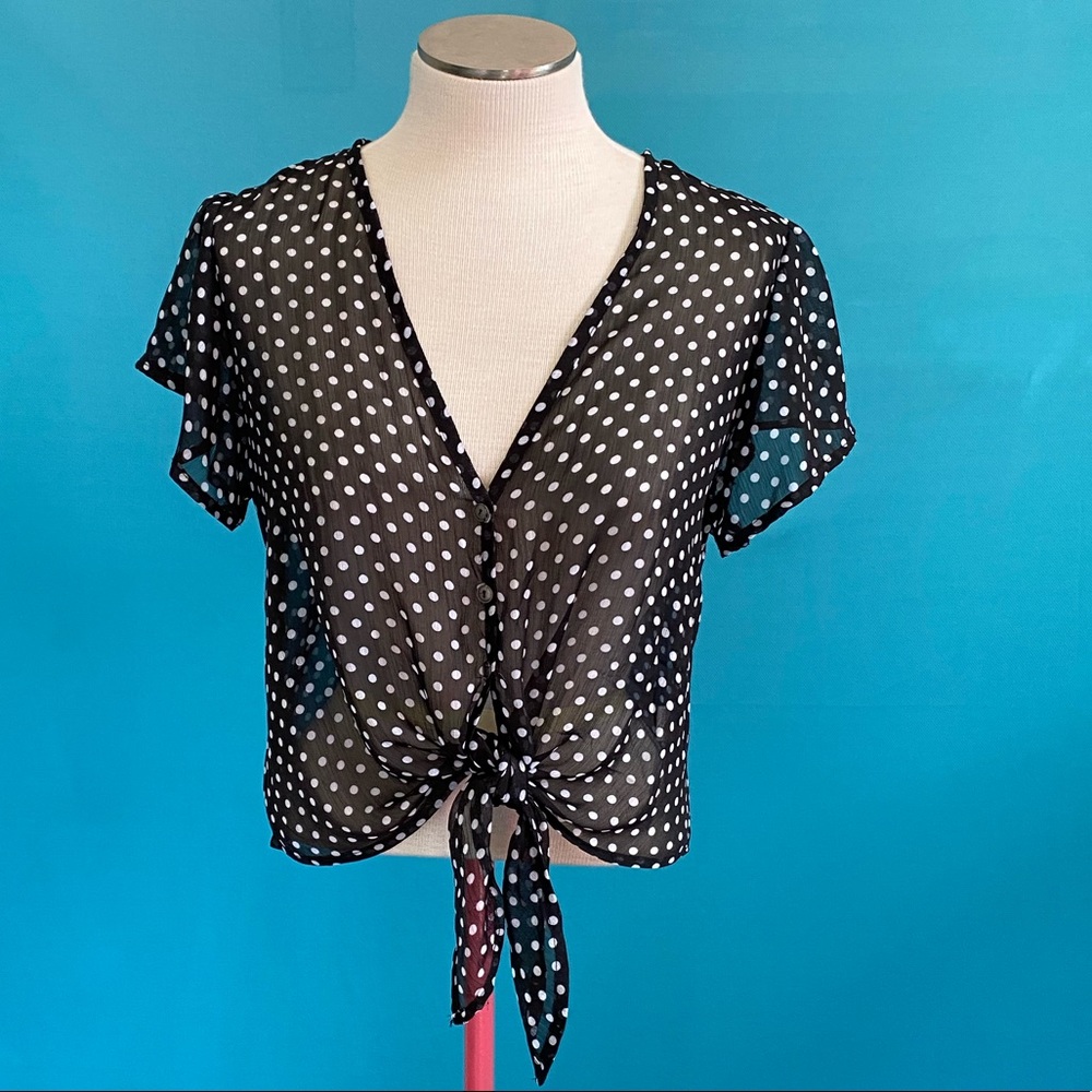 🌴 3 for $17! Oona & Maud polka dot blouse.